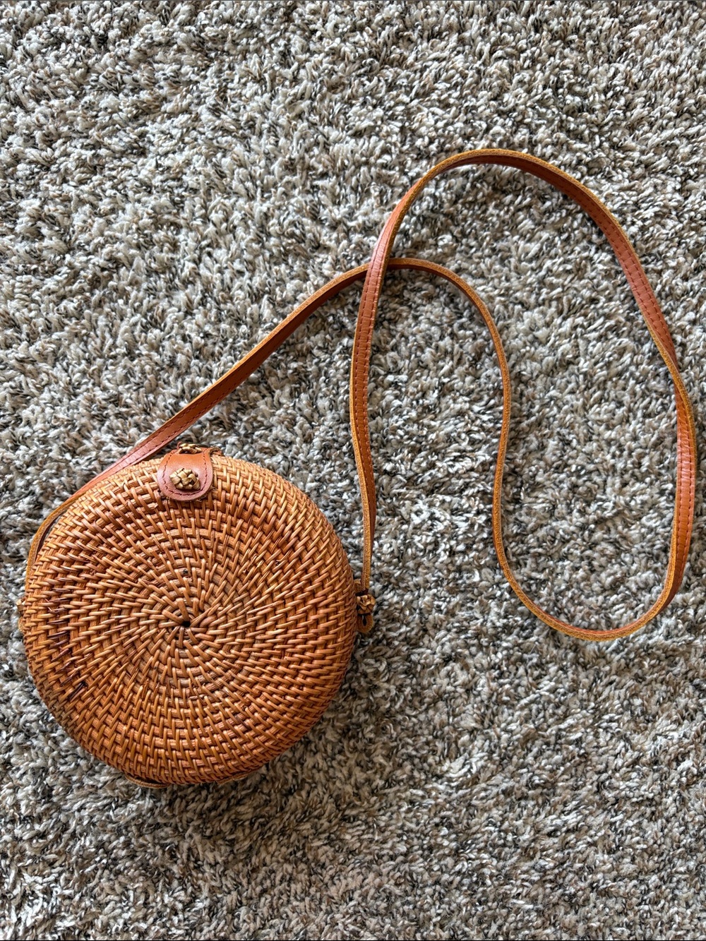 Round Woven Crossbody Bag in Tan